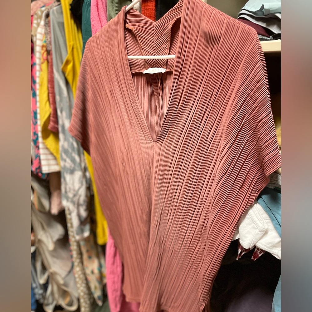 Karlie pleated v neck mauve top. Size small
